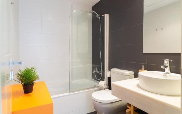 2266-Amazing newly furnished apt,on golf, sea view