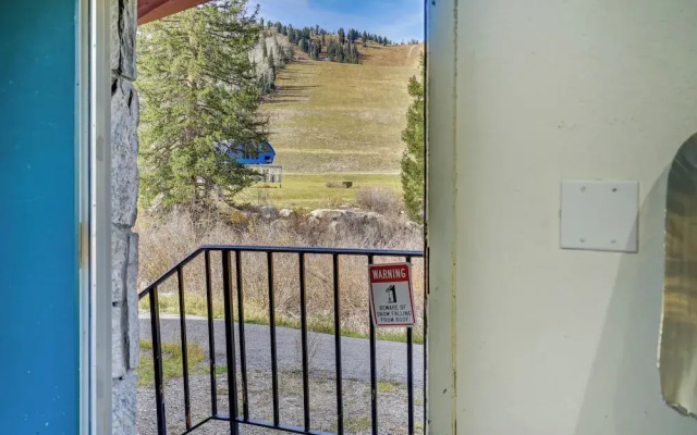 Ski-in/ Out Solitude Ski Village Condo w/ Hot Tub