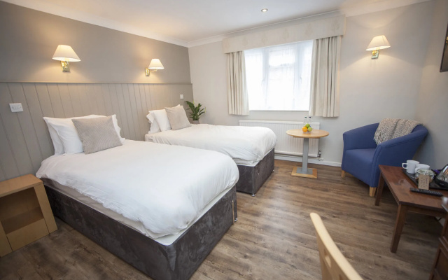 Norfolk Arms Hotel