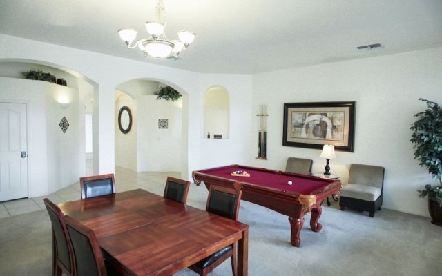 Near Great Shopping & Dining! Pool Table & Games!
