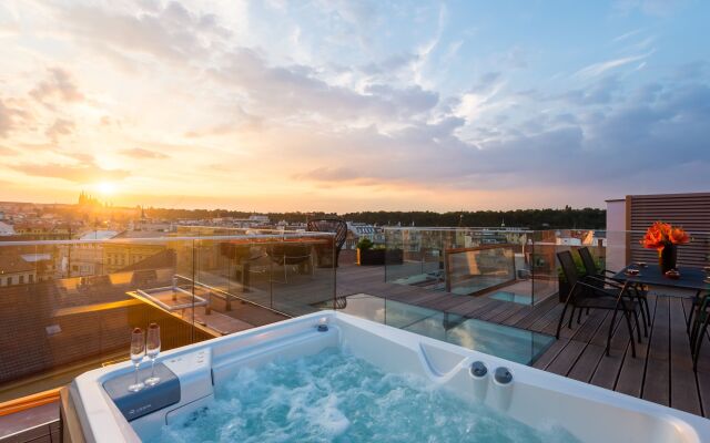 Aquarius Residence by TKC