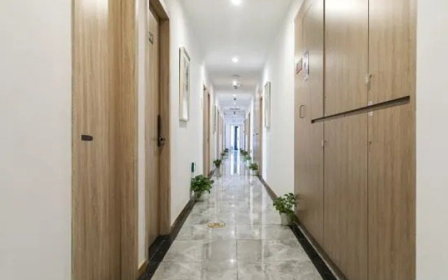 Holiday Inn Shanghai Muge (Huijin Road Subway Station)
