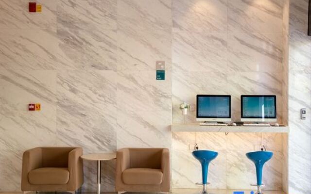 Season flower HOTEL (Yulin Hongjin Mall Branch)