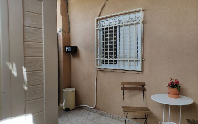 Private & Spacious Apt w Queen Beds PRKG
