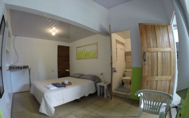 Esterillos Beach House Hostal