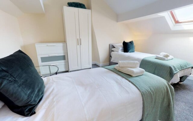 Stayzo Stylish House Accommodation in Westminster