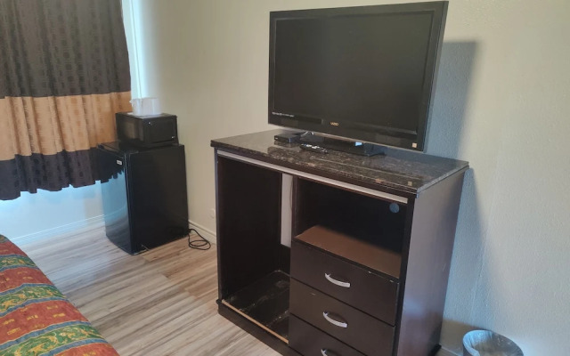 Best Inn & Suites