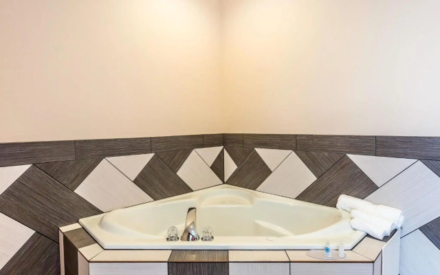 Comfort Inn & Suites Moore - Oklahoma City