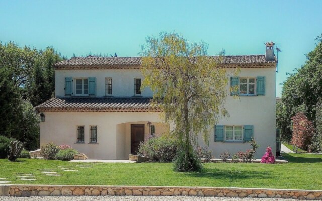 Peaceful Villa in Saint Paul de Vence With Swimming Pool