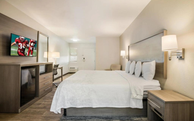 Red Roof PLUS+ Chula Vista