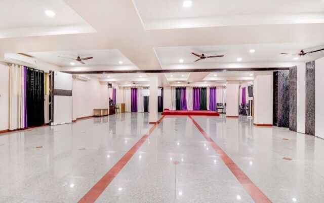 FabHotel Crystal Court Inn