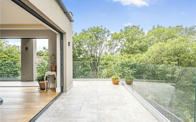 Designer Villa With spa and Magical Views, 5 bdr
