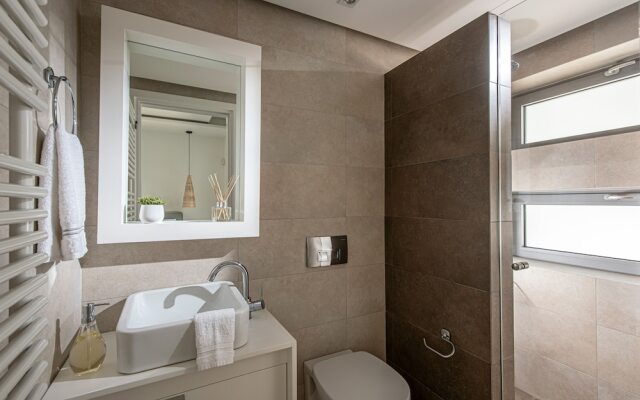 Lady Sea 6 Bedroom Villa with Heated Pool & Private Beach Access