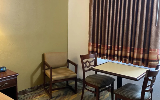 Travelodge by Wyndham La Porte/Michigan City Area