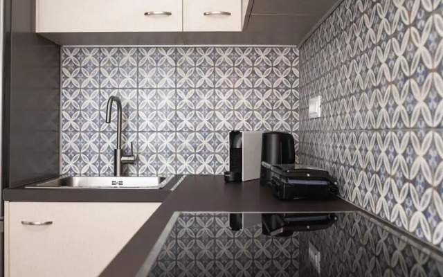 Elegant City Apartment - 250m From Solomos Square