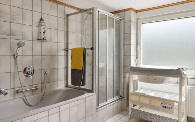 Large holidayhome near Winterberg with garden, terrace and garage