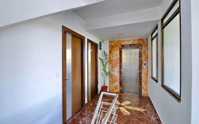 OYO Premium Jaipur Junction