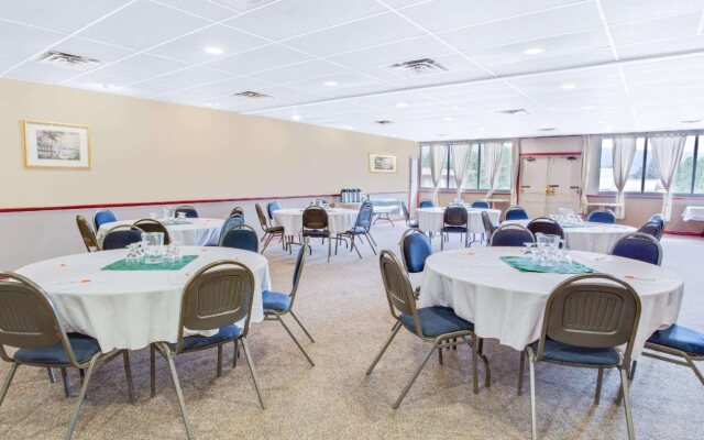 Howard Johnson Inn Enderby