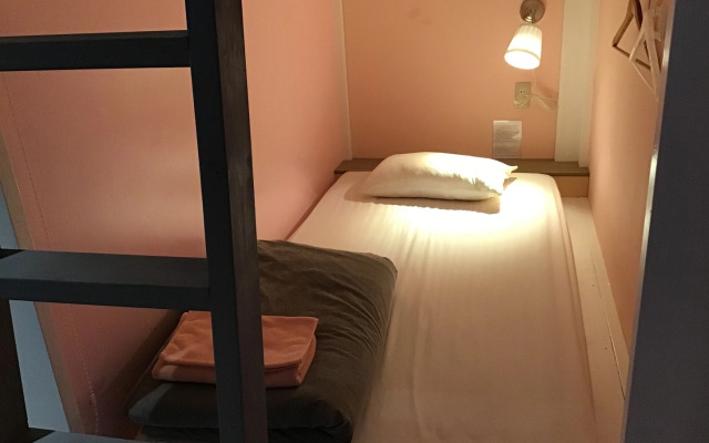 The LANAI HOSTEL