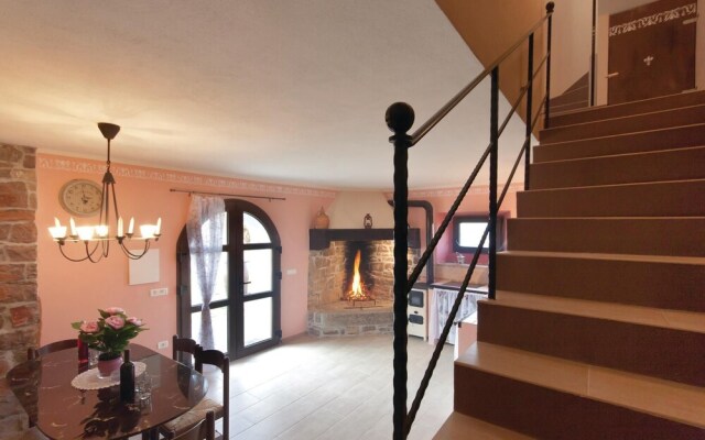 Nice Home in Gracisce With 6 Bedrooms, Internet and Outdoor Swimming Pool