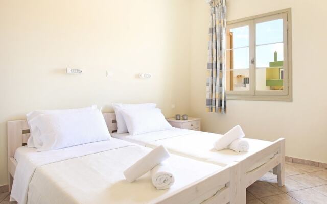 Theodosia apt Swim sunbathe beachfront