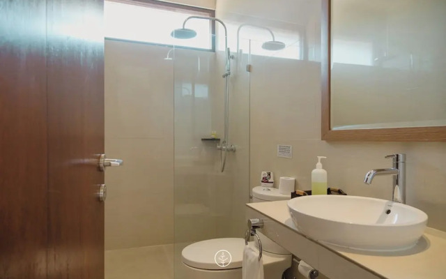 Narwastu hill 6BR villa with pool and movie room