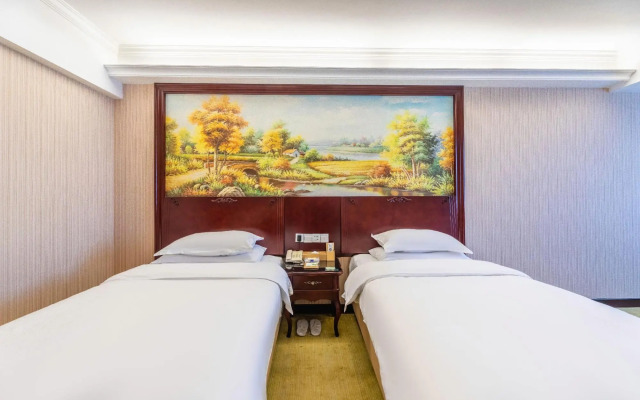 Vienna Hotel (Changsha Ningxiang West High-speed Railway Station Emerald Lake Store)