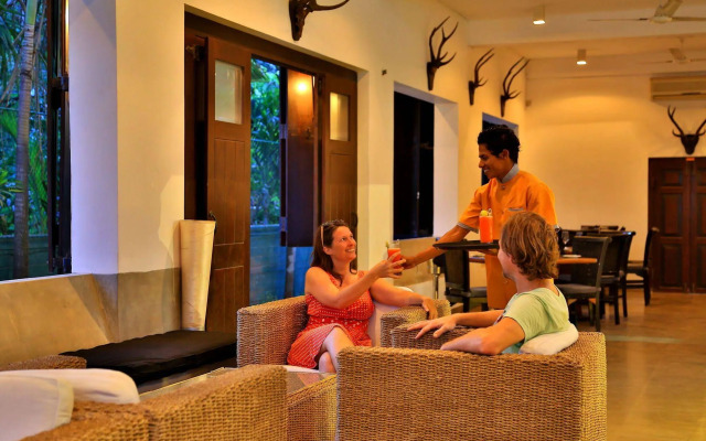 St. Lachlan Hotel & Suites