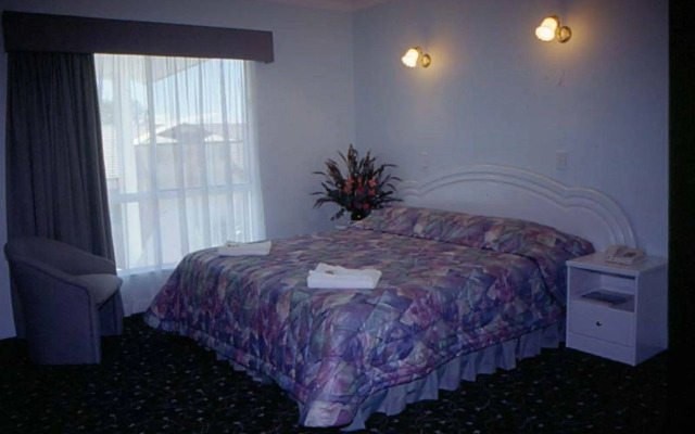 Runaway Bay Motor Inn