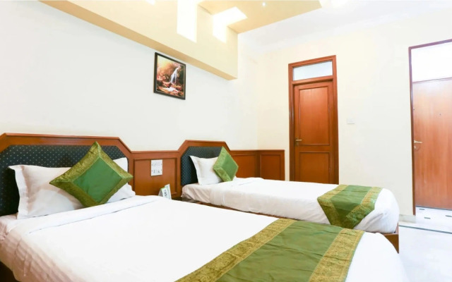 Hotel Adarsha Inn