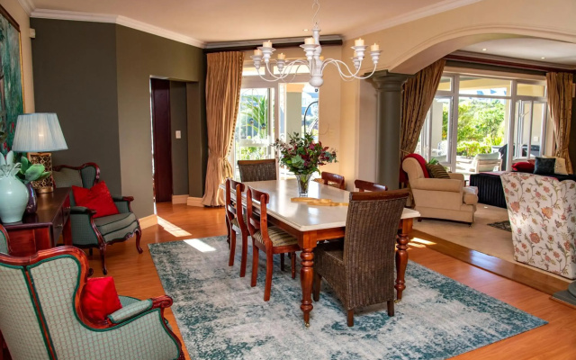 Pezula Magic Retreat - 4 Bedroom Lagoon View Home