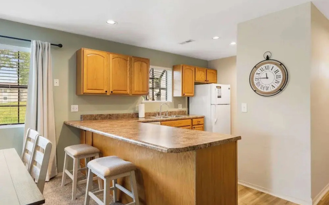 Branson Cozy Bungalow in Premier Location!