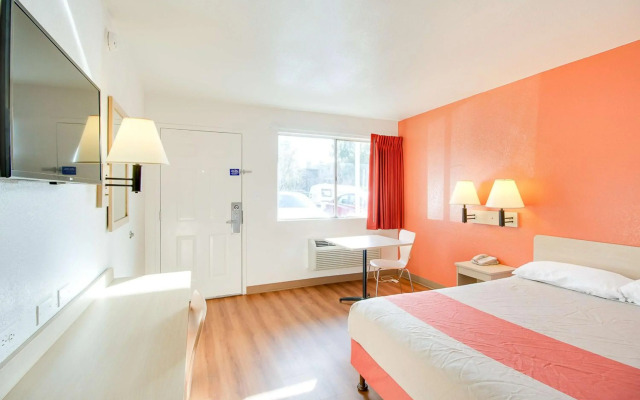 Motel 6 Phoenix East
