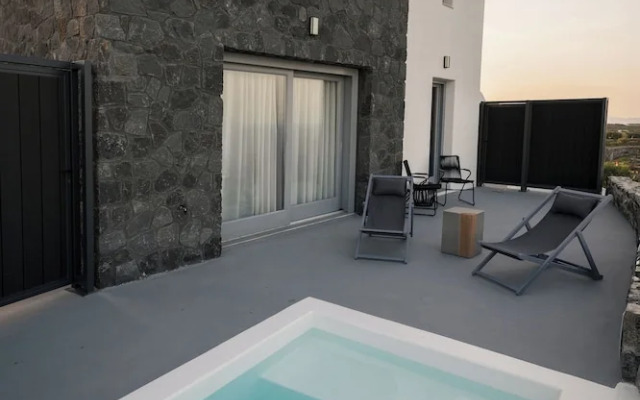 Uranides Luxury Suites
