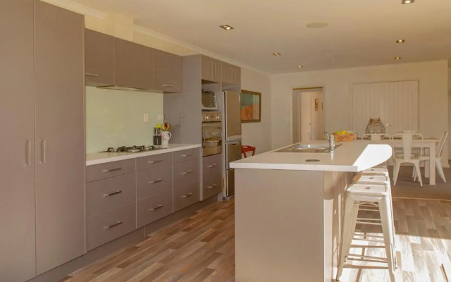 Cooks Getaway - Cooks Beach Holiday Home