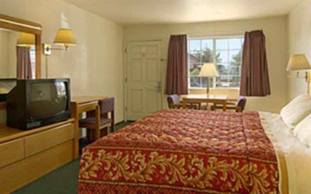 Days Inn Salinas Airport