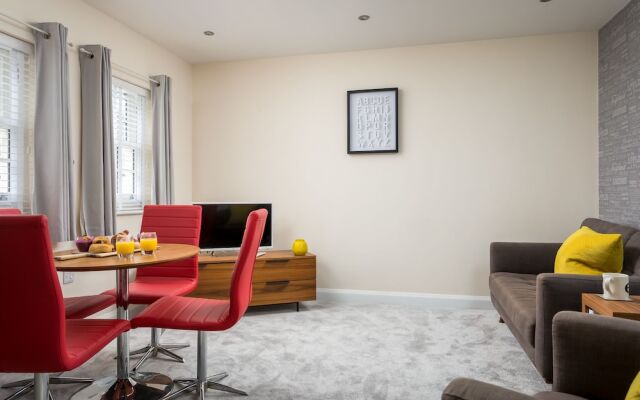 Elliot Oliver - 2 Bedroom Modern Apartment