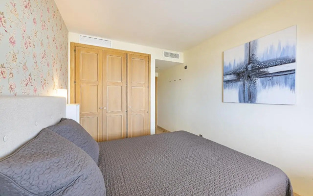 2218-Duplex first line beach with sea view