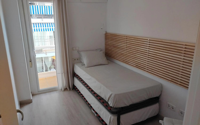 Luxury Apartment Accommodation, next to beach & train station Calella