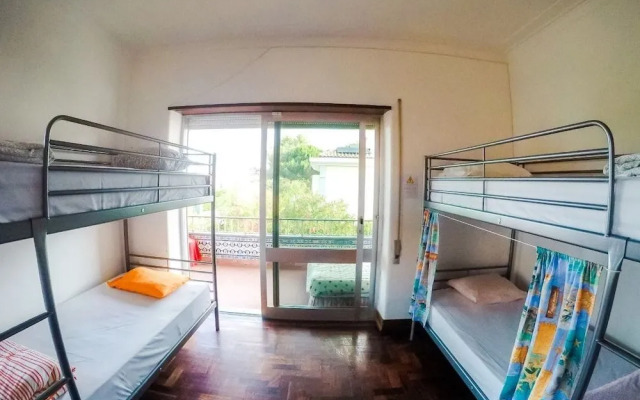 Carcavelos Beach Hostel