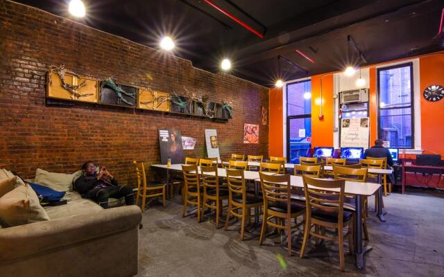 Jazz on The Park Hostel