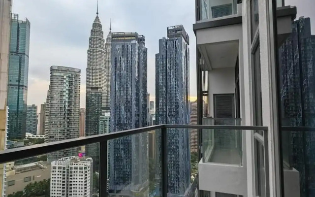 Royce Residence by uBook