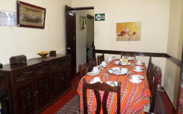 Hostal Intikahuarina B&B