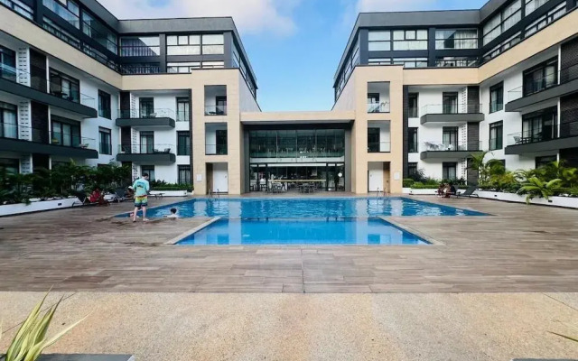 Embassy Gardens Apartment