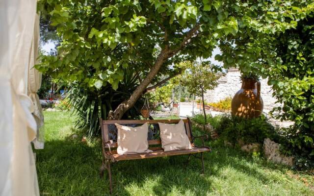 Trullo Nonna Netta con Piscina Idromassaggio e Area Giochi