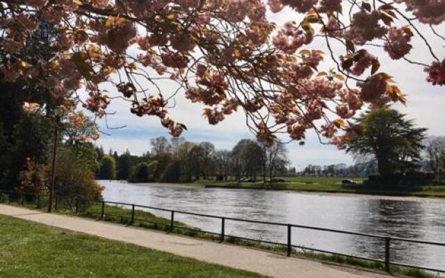 Riverside Gardens Apartment