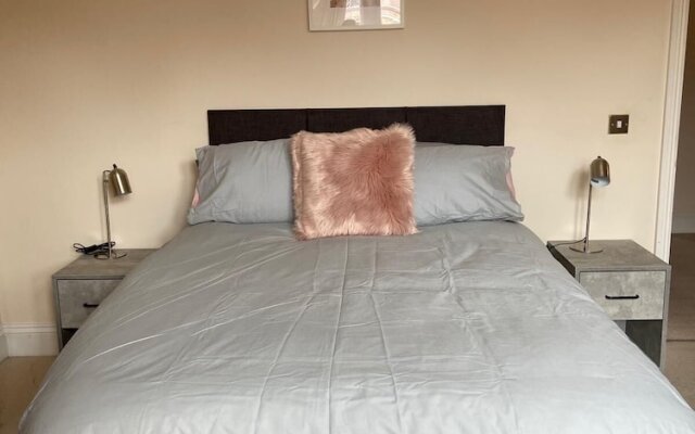 Monthly, Short, Stays 2-bed Apartment in Reading