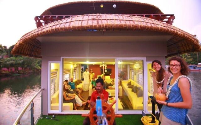 Mass Holidays Houseboat