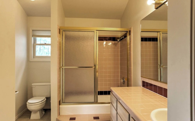 Spacious Hideaway in Ruidoso w/ Multi-level Deck!