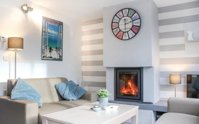 Stunning Home in Bruinisse With 3 Bedrooms and Wifi